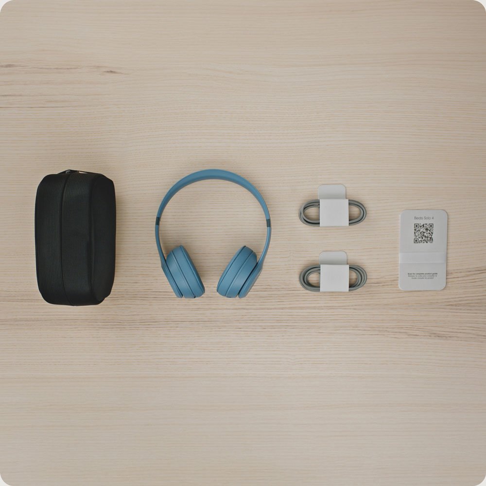 Can Beats Solo 4 Be Wired? USB-C Audio, 3.5 mm Cable and Lossless Listening Beats Solo 4 headphones, carrying case, USB-C cable and 3.5 mm audio cable